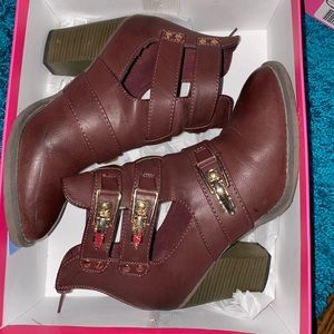 JustFab Maroon / Wine ankle boots / booties size 9